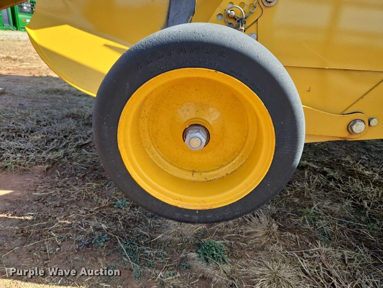 image for item EU3979 2020 Vermeer 605N round baler