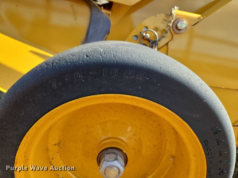 image for item EU3979 2020 Vermeer 605N round baler