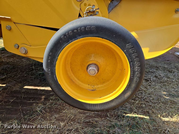 image for item EU3979 2020 Vermeer 605N round baler