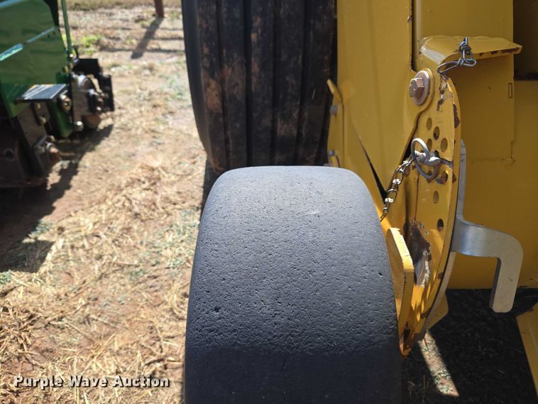 image for item EU3979 2020 Vermeer 605N round baler