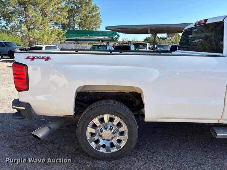 image for item EU4681 2016 Chevrolet Silverado 3500HD Crew Cab pickup truck