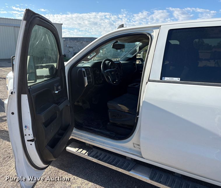 image for item EU4681 2016 Chevrolet Silverado 3500HD Crew Cab pickup truck