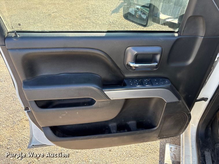 image for item EU4681 2016 Chevrolet Silverado 3500HD Crew Cab pickup truck