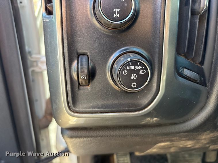 image for item EU4681 2016 Chevrolet Silverado 3500HD Crew Cab pickup truck