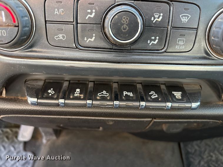 image for item EU4681 2016 Chevrolet Silverado 3500HD Crew Cab pickup truck