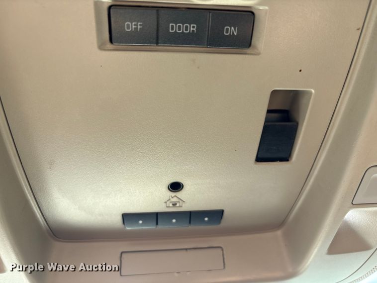 image for item EU4681 2016 Chevrolet Silverado 3500HD Crew Cab pickup truck