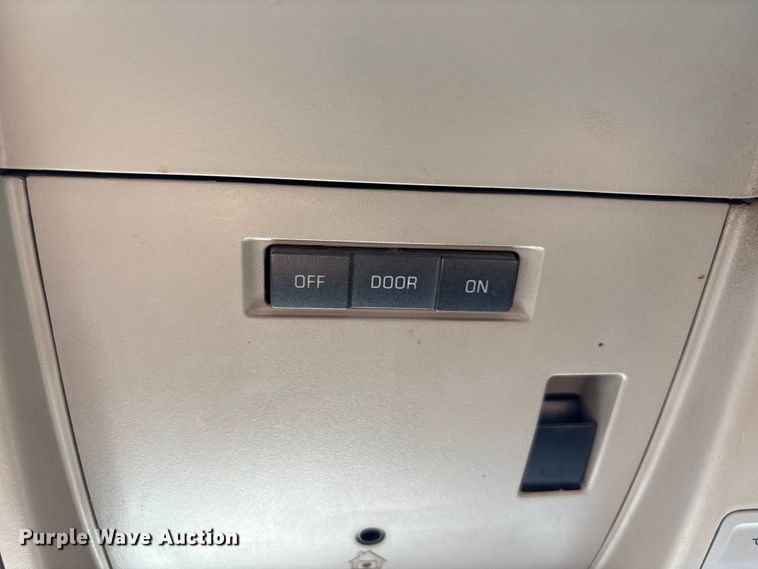 image for item EU4681 2016 Chevrolet Silverado 3500HD Crew Cab pickup truck