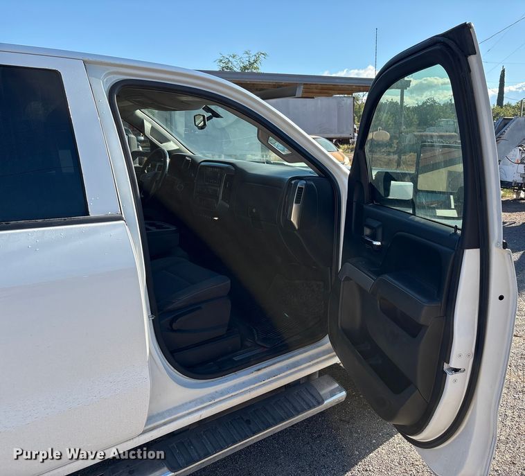 image for item EU4681 2016 Chevrolet Silverado 3500HD Crew Cab pickup truck