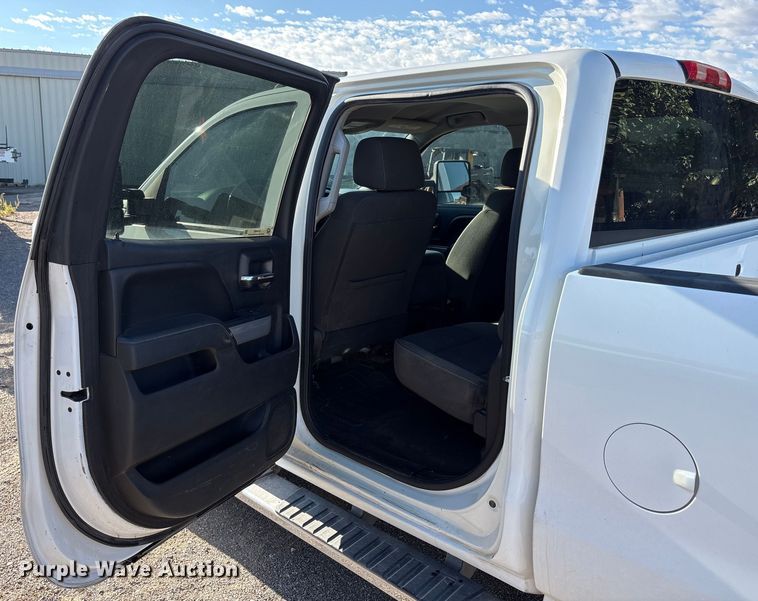 image for item EU4681 2016 Chevrolet Silverado 3500HD Crew Cab pickup truck