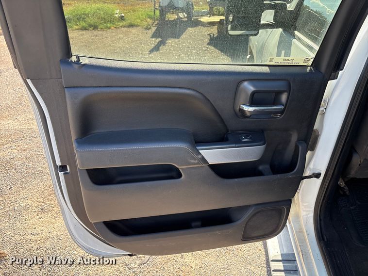 image for item EU4681 2016 Chevrolet Silverado 3500HD Crew Cab pickup truck