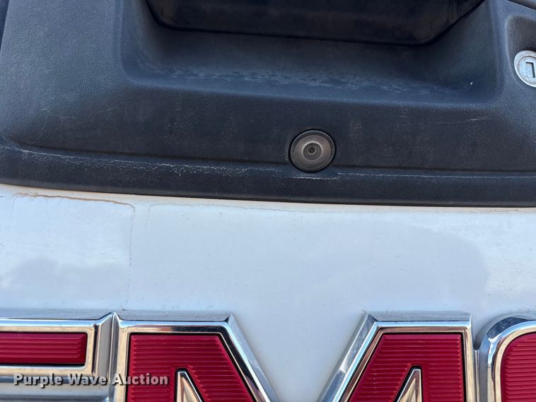 image for item EU4700 2019 GMC Canyon Crew Cab pickup truck