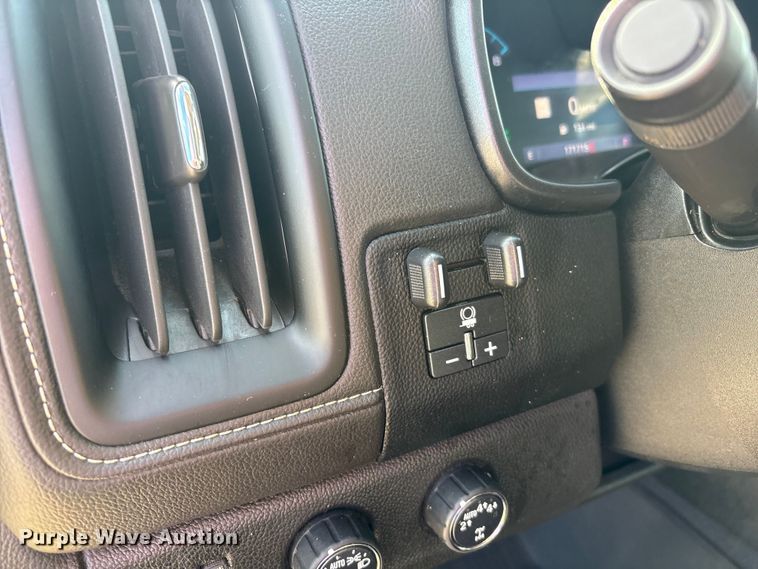 image for item EU4700 2019 GMC Canyon Crew Cab pickup truck