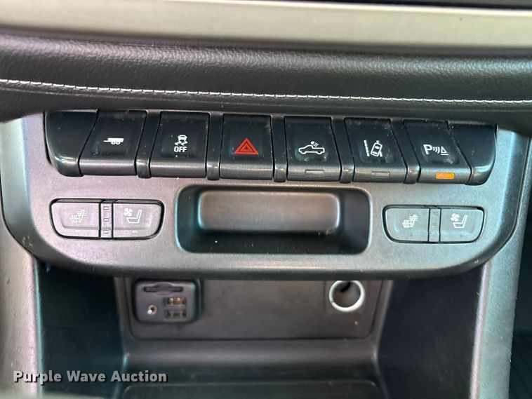 image for item EU4700 2019 GMC Canyon Crew Cab pickup truck