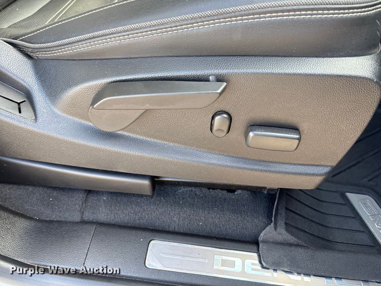 image for item EU4700 2019 GMC Canyon Crew Cab pickup truck