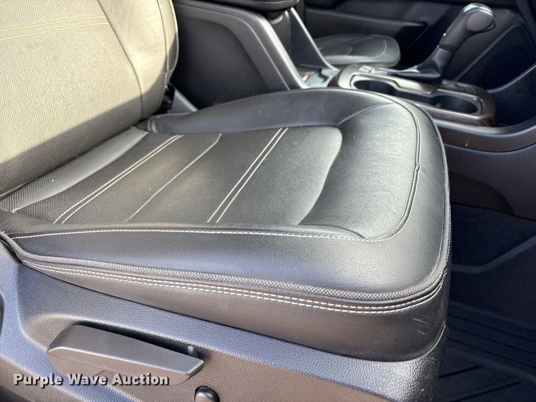 image for item EU4700 2019 GMC Canyon Crew Cab pickup truck