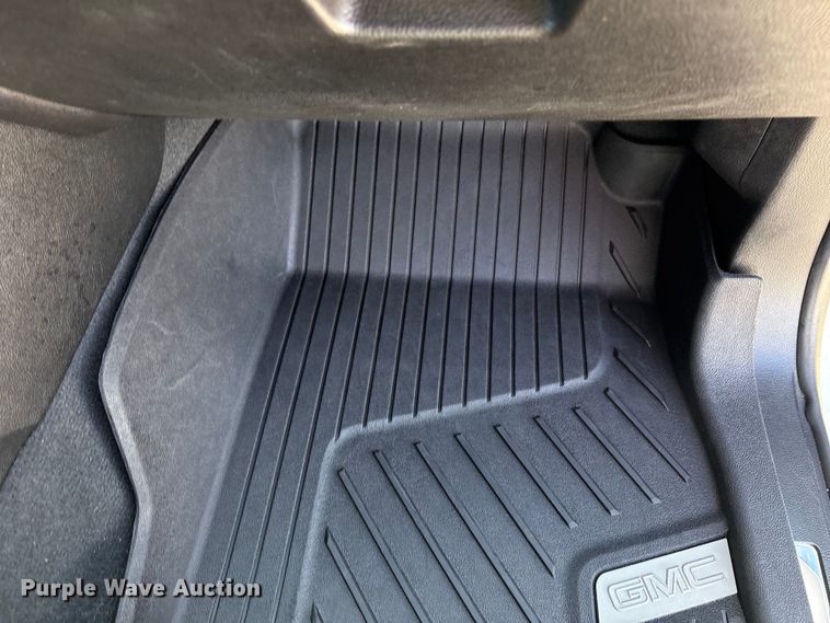 image for item EU4700 2019 GMC Canyon Crew Cab pickup truck