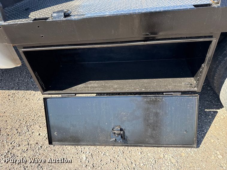 image for item EU5096 2014 Ford F350 Super Duty flatbed pickup truck