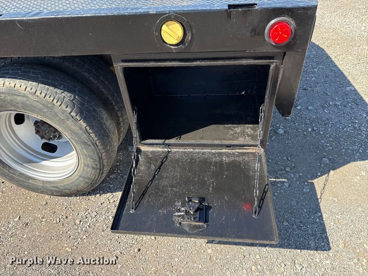 image for item EU5096 2014 Ford F350 Super Duty flatbed pickup truck