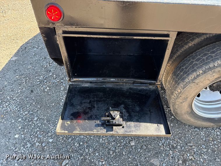 image for item EU5096 2014 Ford F350 Super Duty flatbed pickup truck