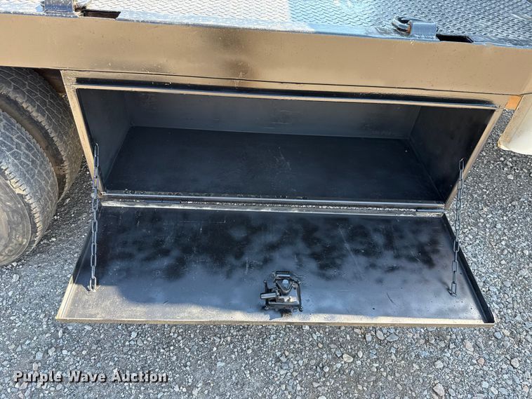 image for item EU5096 2014 Ford F350 Super Duty flatbed pickup truck