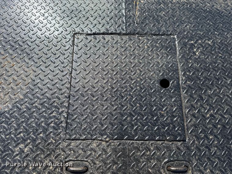 image for item EU5096 2014 Ford F350 Super Duty flatbed pickup truck