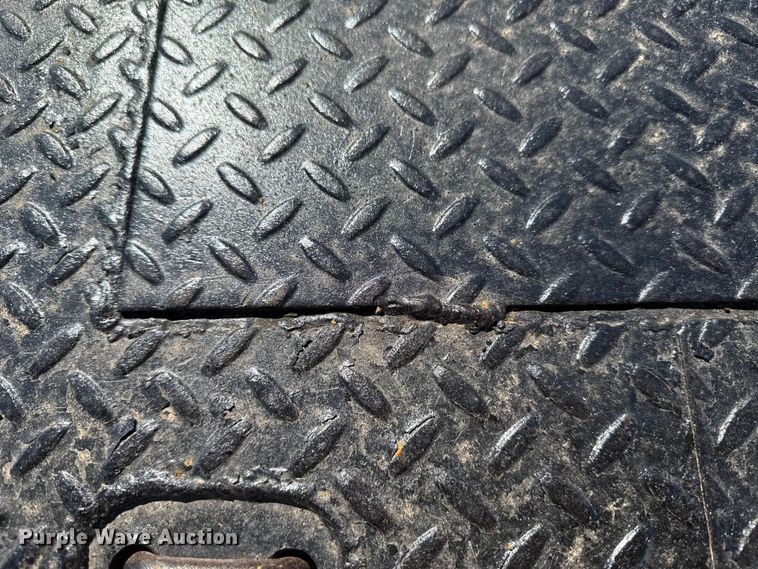 image for item EU5096 2014 Ford F350 Super Duty flatbed pickup truck