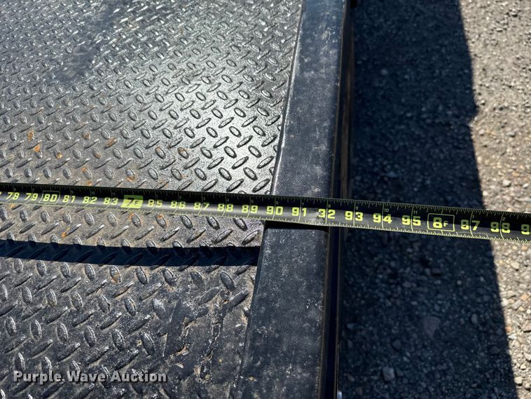 image for item EU5096 2014 Ford F350 Super Duty flatbed pickup truck