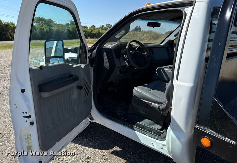 image for item EU5096 2014 Ford F350 Super Duty flatbed pickup truck