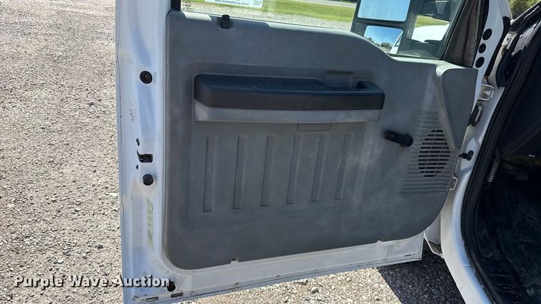 image for item EU5096 2014 Ford F350 Super Duty flatbed pickup truck