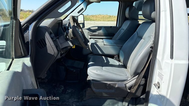 image for item EU5096 2014 Ford F350 Super Duty flatbed pickup truck