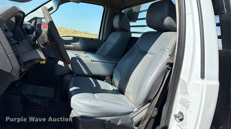 image for item EU5096 2014 Ford F350 Super Duty flatbed pickup truck