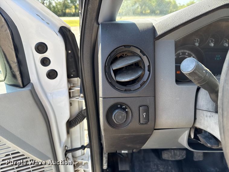 image for item EU5096 2014 Ford F350 Super Duty flatbed pickup truck