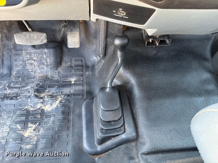 image for item EU5096 2014 Ford F350 Super Duty flatbed pickup truck