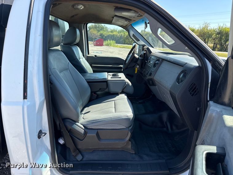 image for item EU5096 2014 Ford F350 Super Duty flatbed pickup truck