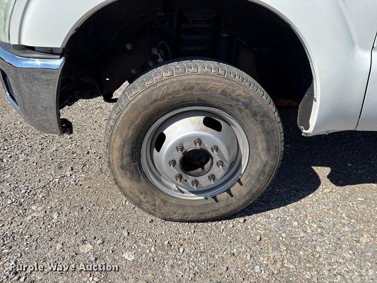 image for item EU5096 2014 Ford F350 Super Duty flatbed pickup truck