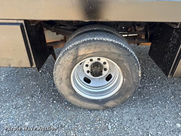 image for item EU5096 2014 Ford F350 Super Duty flatbed pickup truck