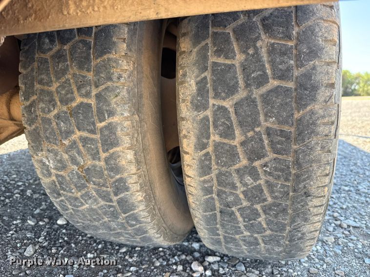 image for item EU5096 2014 Ford F350 Super Duty flatbed pickup truck