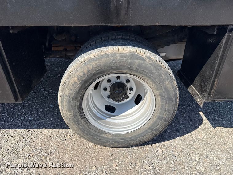 image for item EU5096 2014 Ford F350 Super Duty flatbed pickup truck