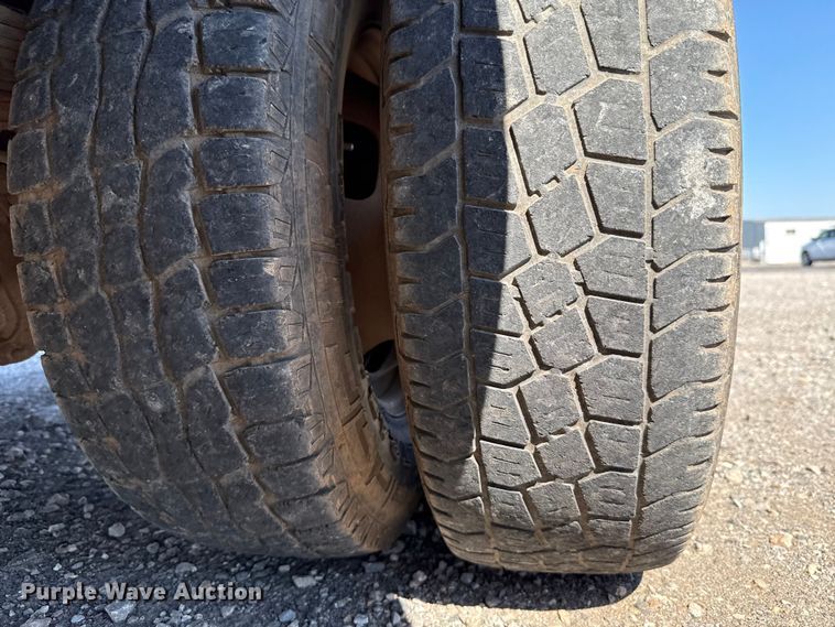 image for item EU5096 2014 Ford F350 Super Duty flatbed pickup truck