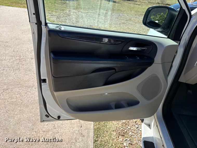 image for item EU5145 2015 Dodge Grand Caravan handicap accessible van