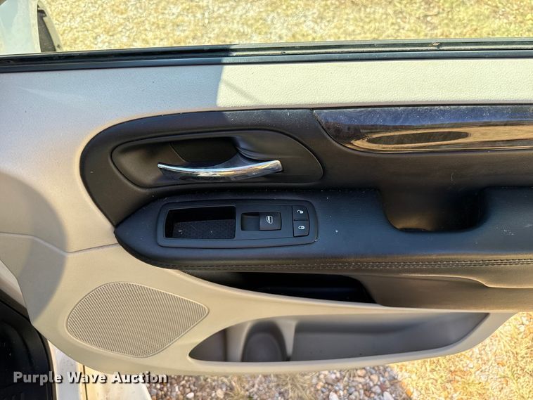 image for item EU5145 2015 Dodge Grand Caravan handicap accessible van