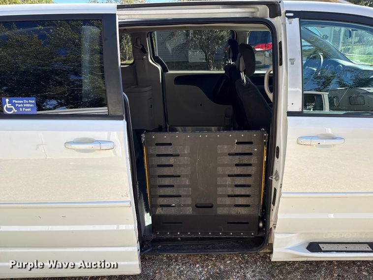 image for item EU5145 2015 Dodge Grand Caravan handicap accessible van