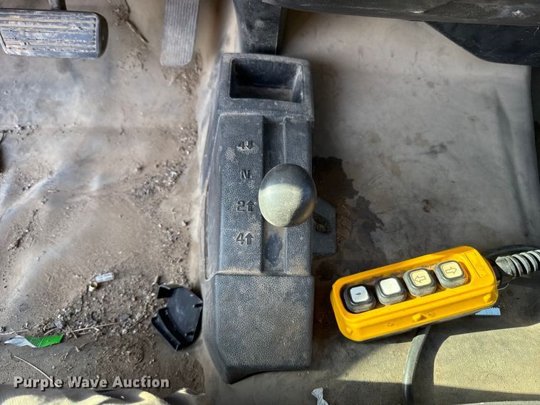 image for item EU5181 2016 Chevrolet Silverado 3500HD Crew Cab bale bed pickup truck