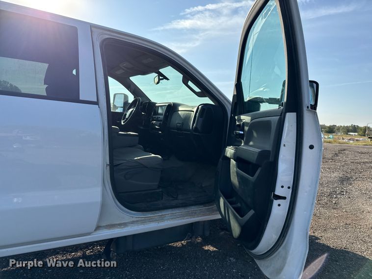 image for item EU5181 2016 Chevrolet Silverado 3500HD Crew Cab bale bed pickup truck