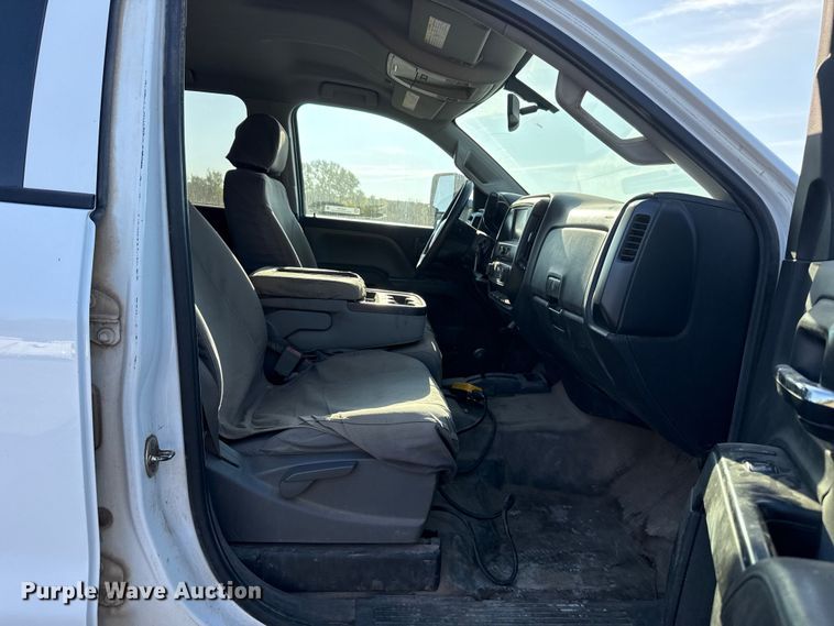 image for item EU5181 2016 Chevrolet Silverado 3500HD Crew Cab bale bed pickup truck