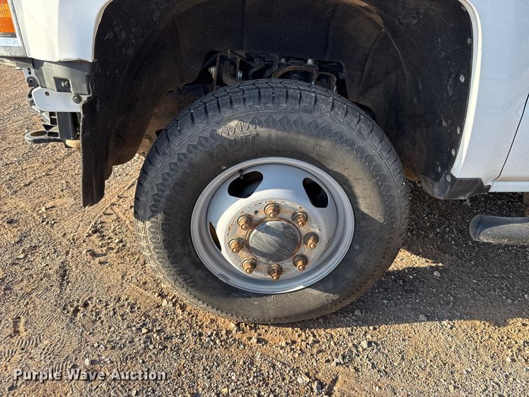 image for item EU5181 2016 Chevrolet Silverado 3500HD Crew Cab bale bed pickup truck