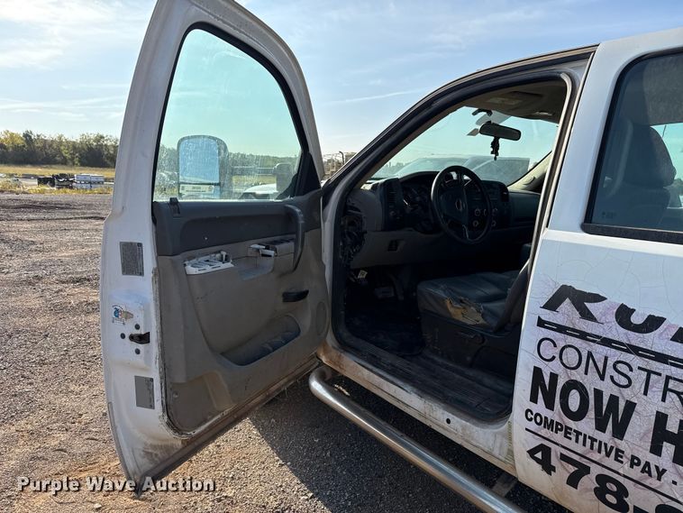 image for item EU5182 2013 GMC Sierra 3500 Crew Cab flatbed truck