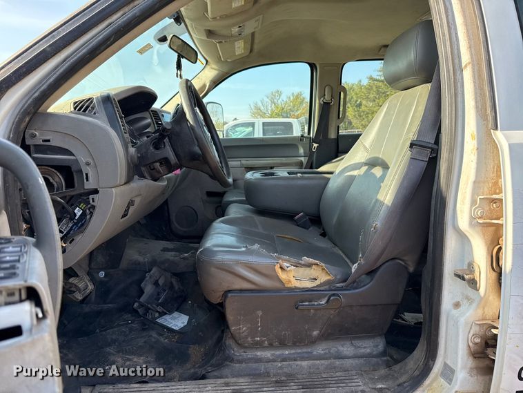 image for item EU5182 2013 GMC Sierra 3500 Crew Cab flatbed truck