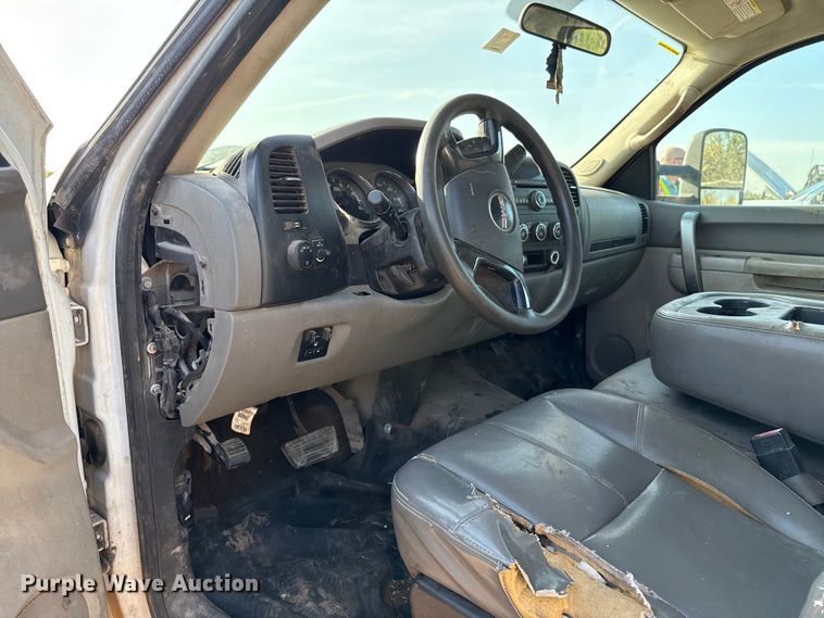 image for item EU5182 2013 GMC Sierra 3500 Crew Cab flatbed truck