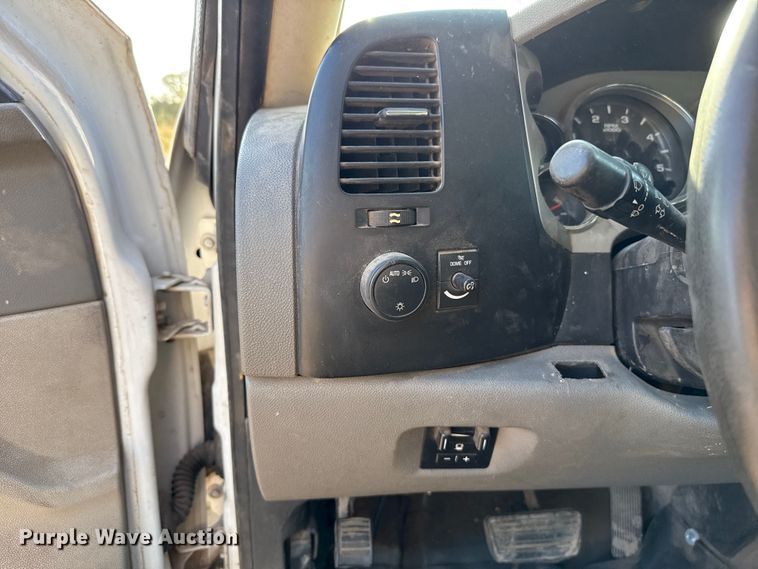 image for item EU5182 2013 GMC Sierra 3500 Crew Cab flatbed truck